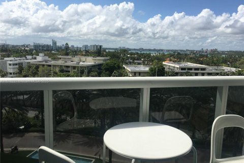 Condo in Bal Harbour, Florida, 1 bedroom  № 1768744 - photo 16