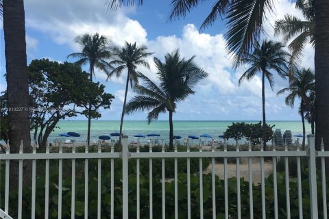 Condo in Bal Harbour, Florida, 1 bedroom  № 1768744 - photo 27