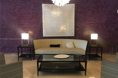 Condo in Bal Harbour, Florida, 1 bedroom  № 1768744 - photo 3