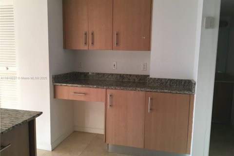 Condo in Bal Harbour, Florida, 1 bedroom  № 1768744 - photo 9