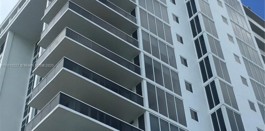Condo in Bal Harbour, Florida, 1 bedroom  № 1768744
