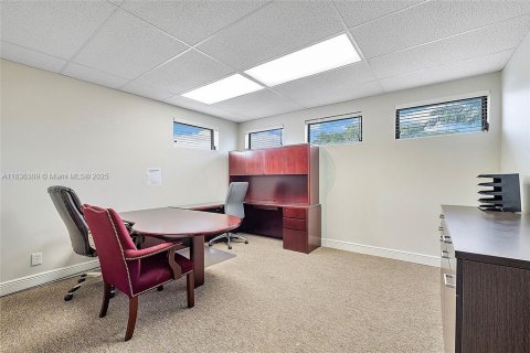 Commercial property in Hollywood, Florida № 1819955 - photo 7