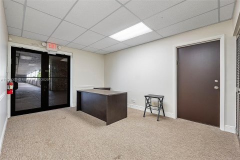 Commercial property in Hollywood, Florida № 1819955 - photo 9