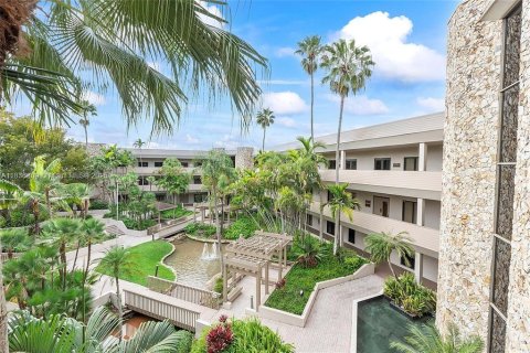 Commercial property in Hollywood, Florida № 1819955 - photo 1