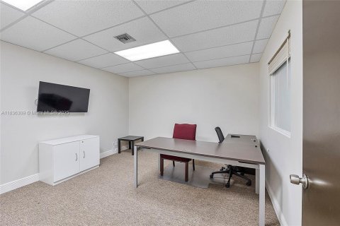 Commercial property in Hollywood, Florida № 1819955 - photo 6