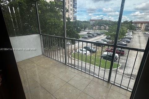 Снять в аренду кондоминиум в Лодерхилл, Флорида 2 спальни, 94.39м2, № 1920351 - фото 15