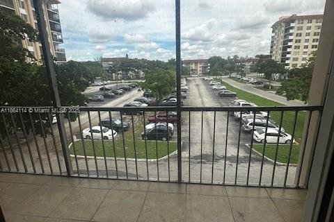 Снять в аренду кондоминиум в Лодерхилл, Флорида 2 спальни, 94.39м2, № 1920351 - фото 20