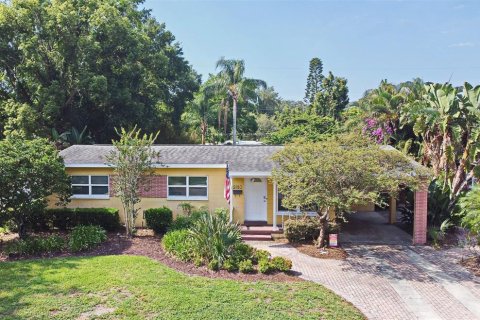 House in Orlando, Florida 3 bedrooms, 150.97 sq.m. № 1749368 - photo 1