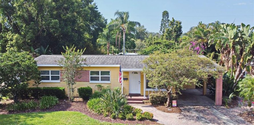 House in Orlando, Florida 3 bedrooms, 150.97 sq.m. № 1749368