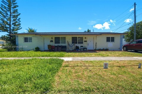 Commercial property in Dania Beach, Florida 155.52 sq.m. № 2249885