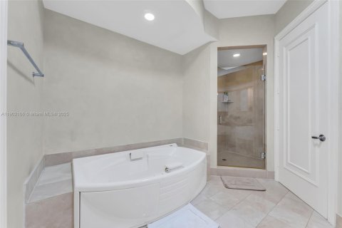 Condominio en venta en Sunny Isles Beach, Florida, 2 dormitorios, 118.54 m2 № 1954701 - foto 15