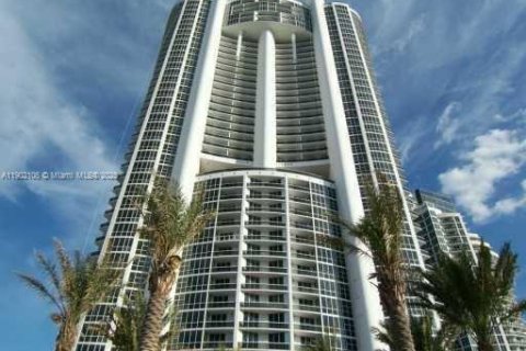 Condominio en venta en Sunny Isles Beach, Florida, 2 dormitorios, 118.54 m2 № 1954701 - foto 1