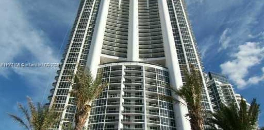Condominio en Sunny Isles Beach, Florida, 2 dormitorios № 1954701
