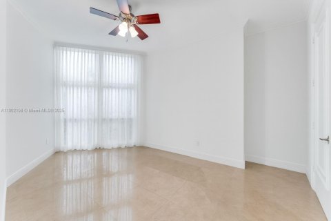 Condominio en venta en Sunny Isles Beach, Florida, 2 dormitorios, 118.54 m2 № 1954701 - foto 18