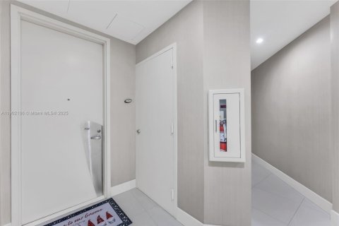 Condominio en venta en Sunny Isles Beach, Florida, 2 dormitorios, 118.54 m2 № 1954701 - foto 7