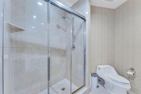 Condominio en venta en Sunny Isles Beach, Florida, 2 dormitorios, 118.54 m2 № 1954701 - foto 16