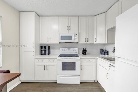 Купить кондоминиум в Коконат Крик, Флорида 2 спальни, 90.12м2, № 2007777 - фото 11