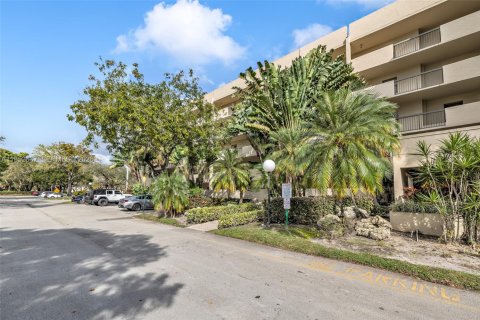 Купить кондоминиум в Коконат Крик, Флорида 2 спальни, 90.12м2, № 2007777 - фото 6