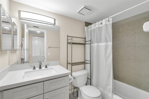 Купить кондоминиум в Коконат Крик, Флорида 2 спальни, 90.12м2, № 2007777 - фото 21