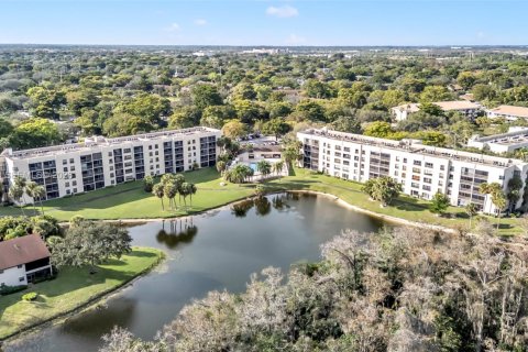 Купить кондоминиум в Коконат Крик, Флорида 2 спальни, 90.12м2, № 2007777 - фото 2