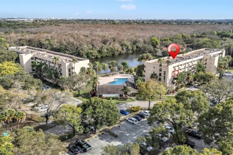 Кондоминиум с 2 спальнями в Коконат Крик, Флорида № 2007777