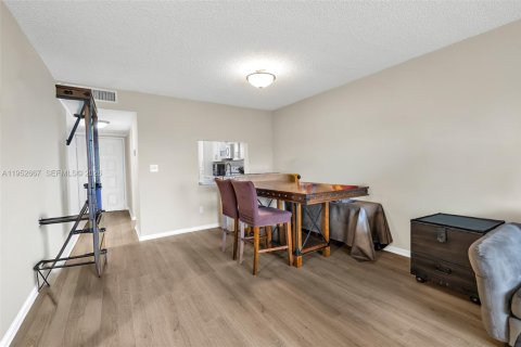 Купить кондоминиум в Коконат Крик, Флорида 2 спальни, 90.12м2, № 2007777 - фото 17