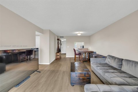 Купить кондоминиум в Коконат Крик, Флорида 2 спальни, 90.12м2, № 2007777 - фото 20