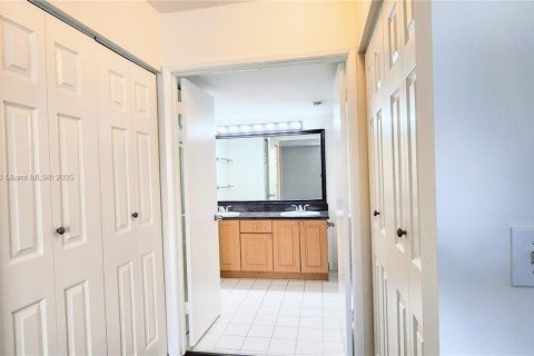 Купить кондоминиум в Авентура, Флорида 2 спальни, 105.35м2, № 1713746 - фото 24