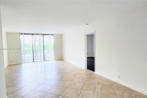 Купить кондоминиум в Авентура, Флорида 2 спальни, 105.35м2, № 1713746 - фото 1