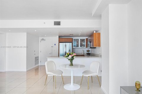 Condominio en venta en Miami, Florida, 2 dormitorios, 112.88 m2 № 2430160 - foto 3