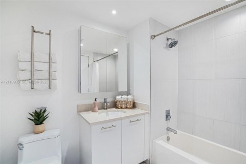Condominio en venta en Miami, Florida, 2 dormitorios, 112.88 m2 № 2430160 - foto 15