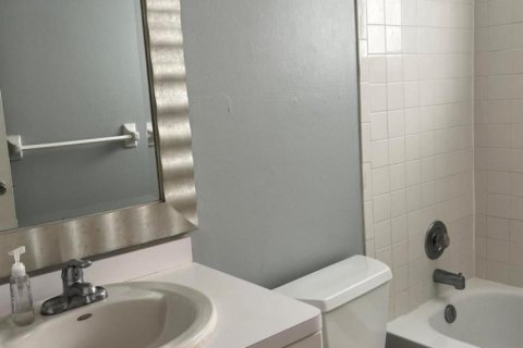 Снять в аренду квартиру в Бока-Ратон, Флорида 2 спальни, 83.61м2, № 1177277 - фото 1