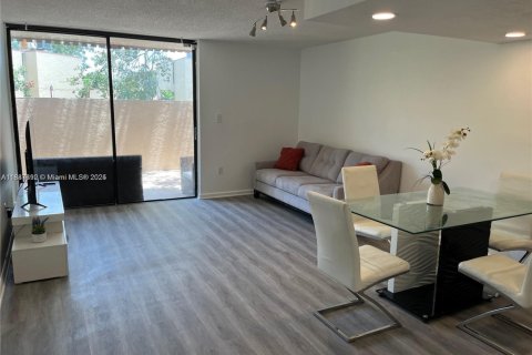 Touwnhouse à louer à Miami, Floride: 2 chambres, 111.67 m2 № 1941788 - photo 2