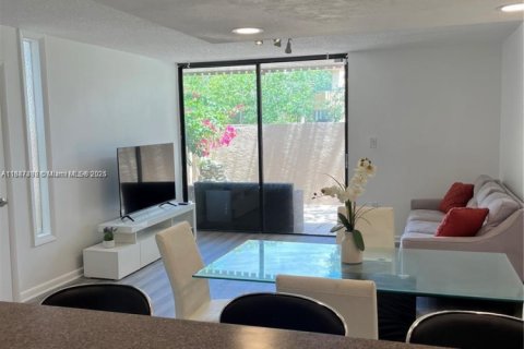 Touwnhouse à louer à Miami, Floride: 2 chambres, 111.67 m2 № 1941788 - photo 12