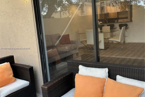 Touwnhouse à louer à Miami, Floride: 2 chambres, 111.67 m2 № 1941788 - photo 9