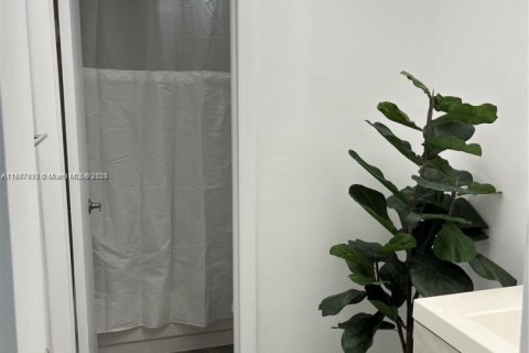 Touwnhouse à louer à Miami, Floride: 2 chambres, 111.67 m2 № 1941788 - photo 4