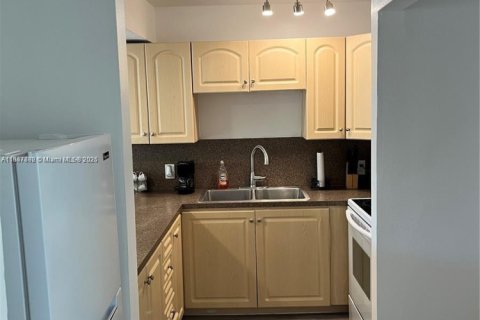 Touwnhouse à louer à Miami, Floride: 2 chambres, 111.67 m2 № 1941788 - photo 13