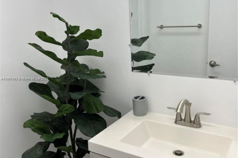 Touwnhouse à louer à Miami, Floride: 2 chambres, 111.67 m2 № 1941788 - photo 3