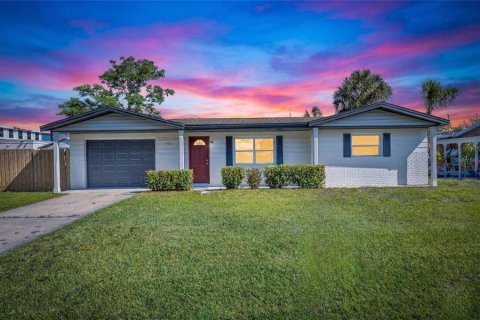 House in Holiday, Florida 3 bedrooms, 92.16 sq.m. № 2094562