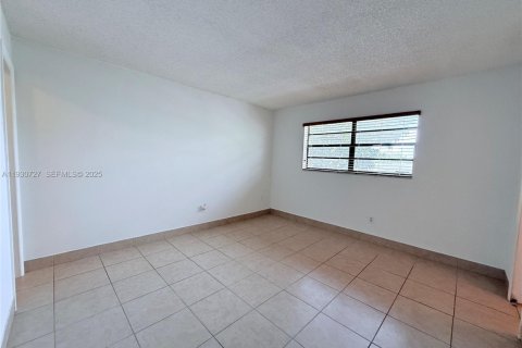 Condominio en alquiler en Miami, Florida, 2 dormitorios, 85.84 m2 № 1991062 - foto 10
