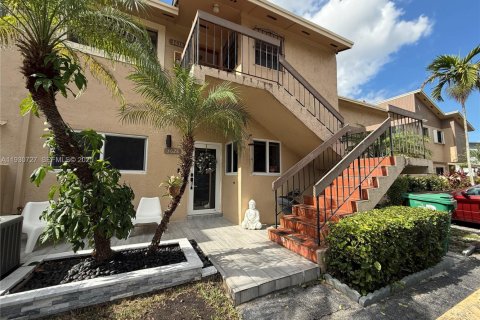 Condominio en alquiler en Miami, Florida, 2 dormitorios, 85.84 m2 № 1991062 - foto 1