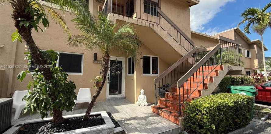 Condominio en Miami, Florida, 2 dormitorios  № 1991062