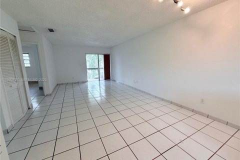 Condominio en alquiler en Miami, Florida, 2 dormitorios, 85.84 m2 № 1991062 - foto 4