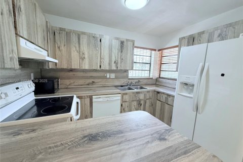 Condominio en alquiler en Miami, Florida, 2 dormitorios, 85.84 m2 № 1991062 - foto 7