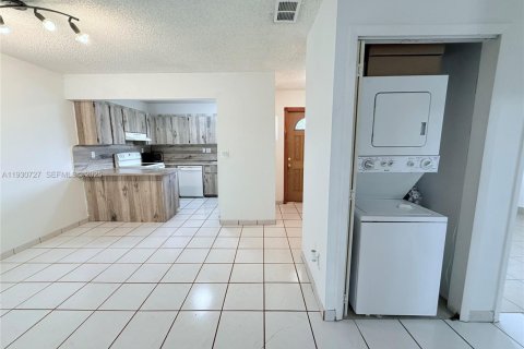 Condominio en alquiler en Miami, Florida, 2 dormitorios, 85.84 m2 № 1991062 - foto 5