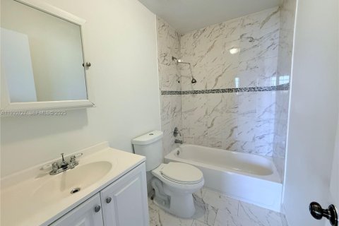 Condominio en alquiler en Miami, Florida, 2 dormitorios, 85.84 m2 № 1991062 - foto 11