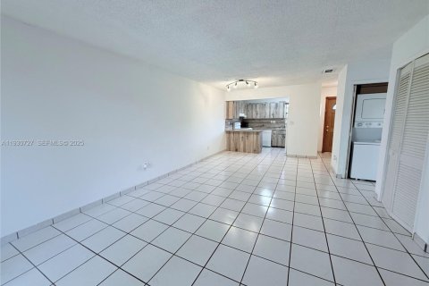 Condominio en alquiler en Miami, Florida, 2 dormitorios, 85.84 m2 № 1991062 - foto 3