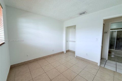 Condominio en alquiler en Miami, Florida, 2 dormitorios, 85.84 m2 № 1991062 - foto 13