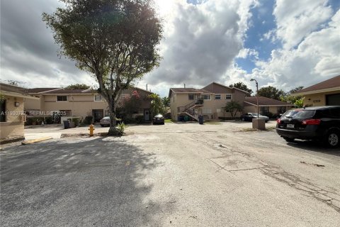 Condominio en alquiler en Miami, Florida, 2 dormitorios, 85.84 m2 № 1991062 - foto 16