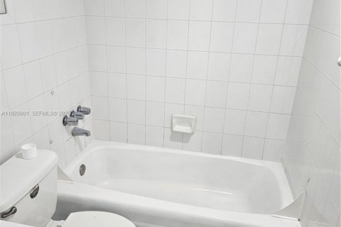 Copropriété à louer à Pembroke Pines, Floride: 2 chambres, 81.75 m2 № 1989086 - photo 7